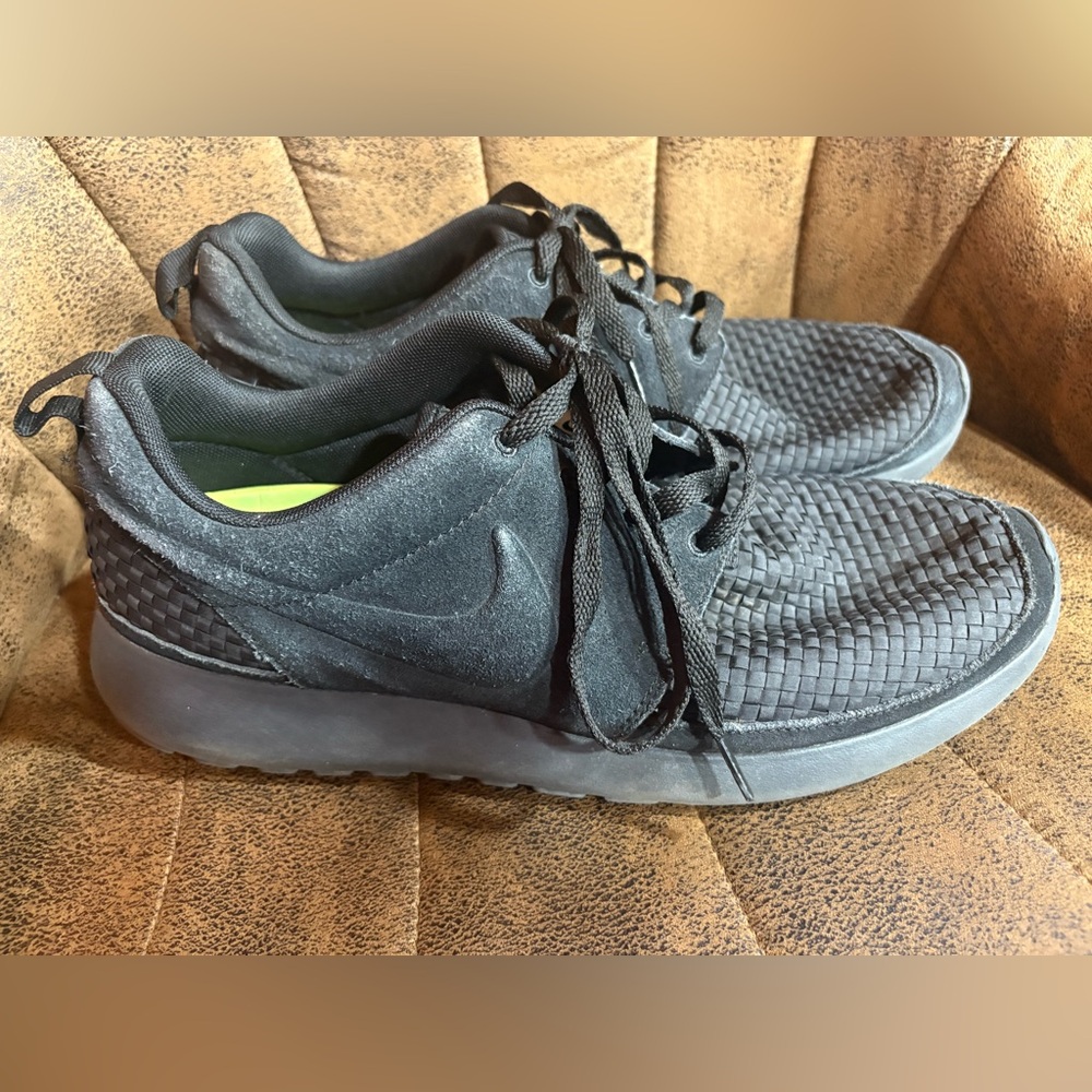 GUC Nike Rosherun woven size 9.5